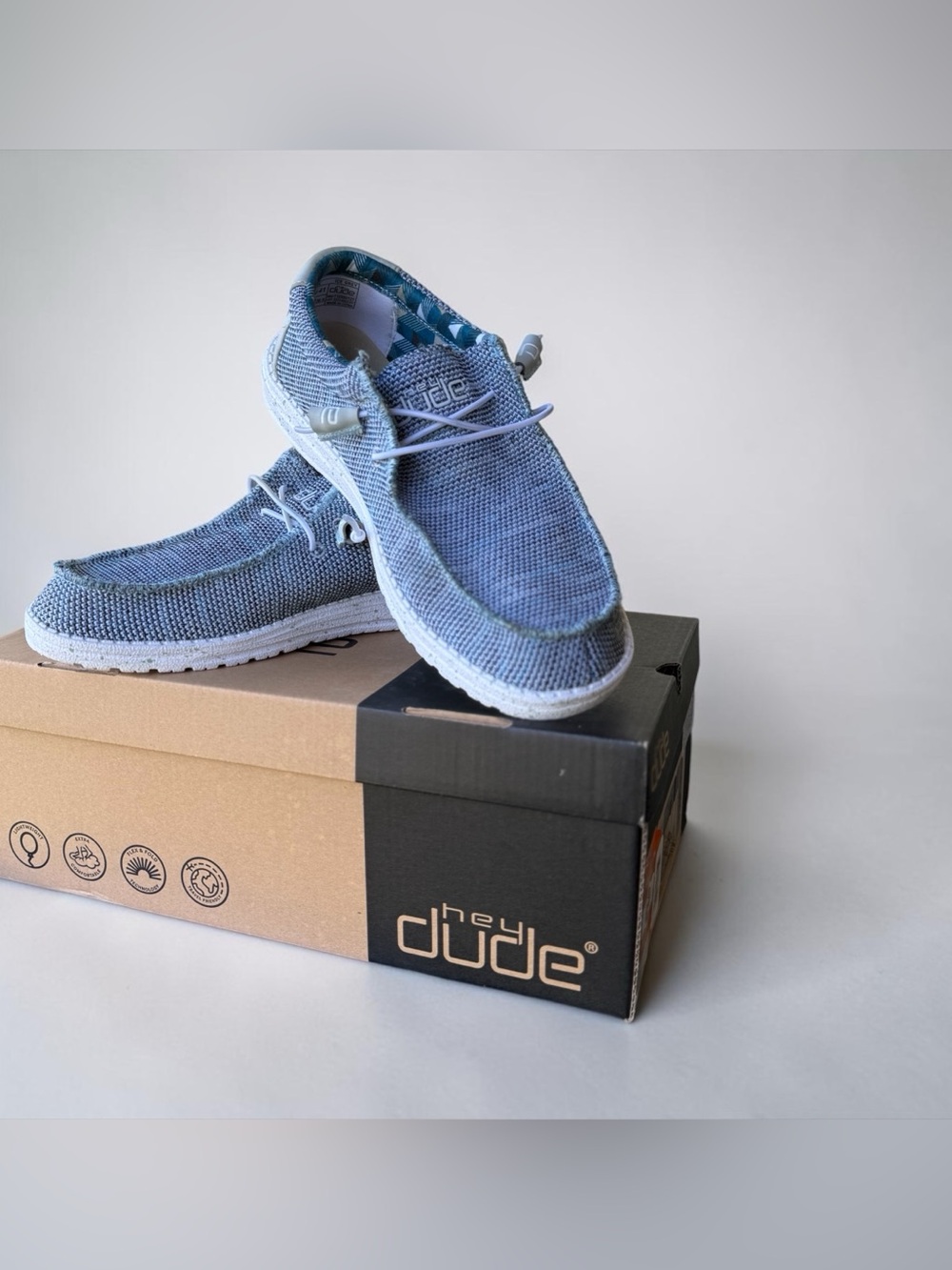 ✨ MEN’s HEYDUDES SIZE 8 BRAND NEW IN BOX (NIB) ✨